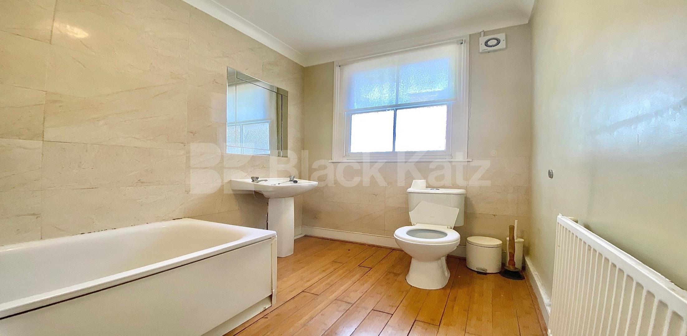 			VIRTUAL TOUR AVAILABLE!, 2 Bedroom, 1 bath, 1 reception Flat			 Barnard Hill, Muswell Hill